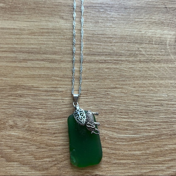 Sea Glass Necklace green with Elephant Charm - Picture 3 of 6
